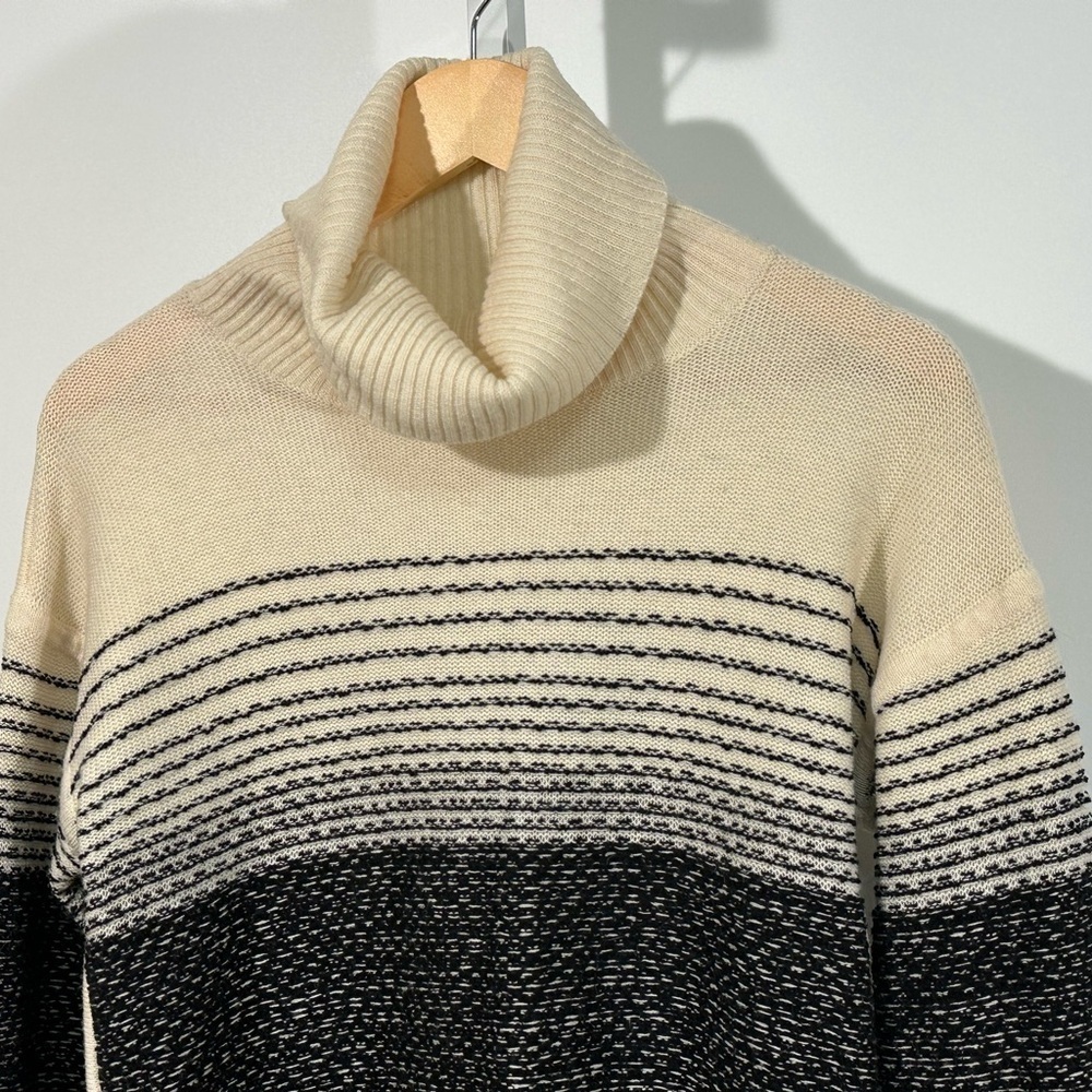 Athleta Merino Wool Colorblock Turtleneck Sweater – Black & Cream, Size M - Picture 2 of 6